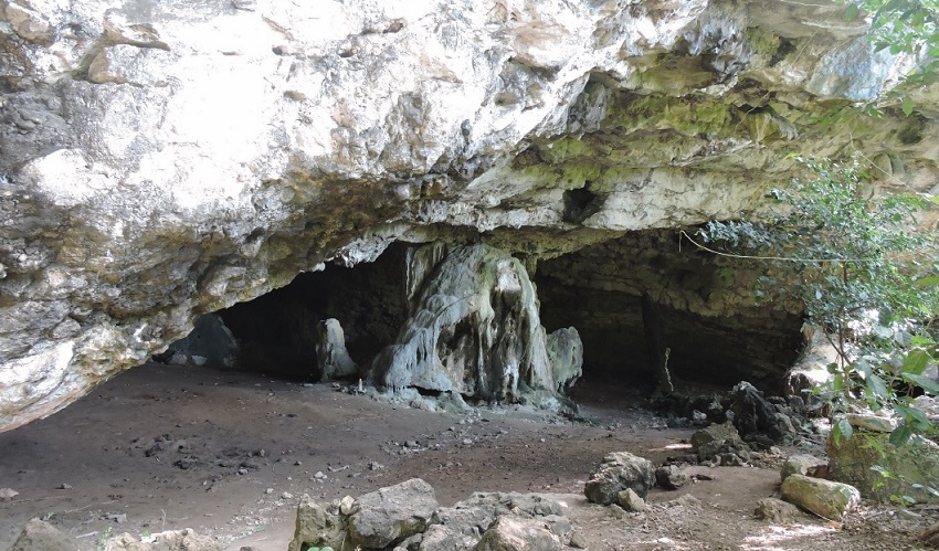 Cave art link to australia’s first people